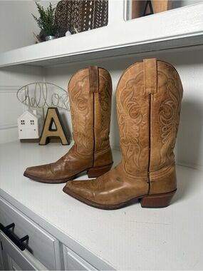 Shyanne Tan Cowboy Boots Womens 7.5 Distressed Western Cowgirl Snip Toe
